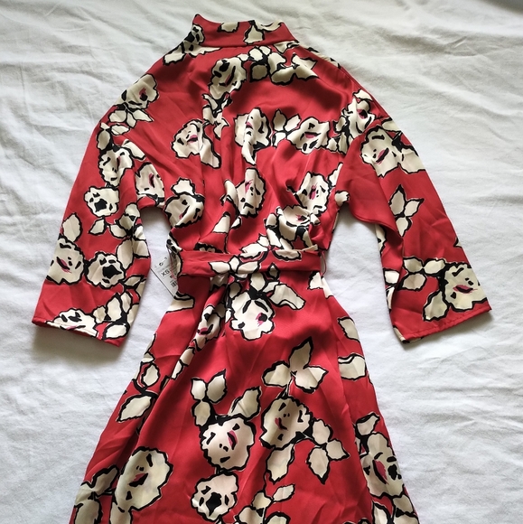 Zara red floral dress - Picture 2 of 11
